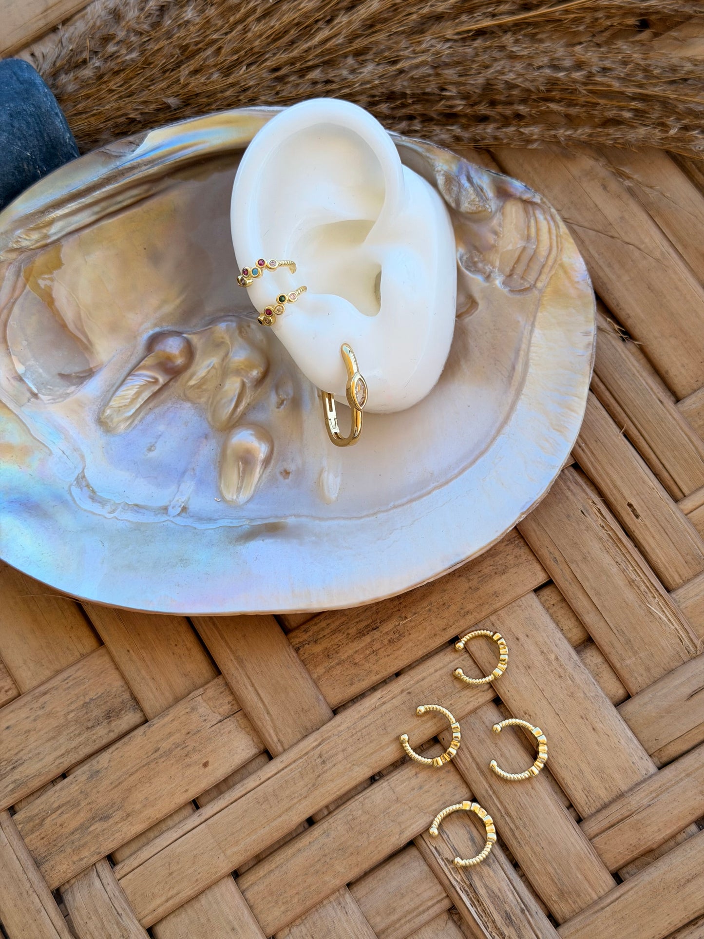 Multicolor earcuff
