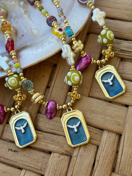 Espíritu Santo necklace